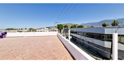 Gran Propiedad Comercial En Quillota, 800 M2., Con 2 Dptos.,