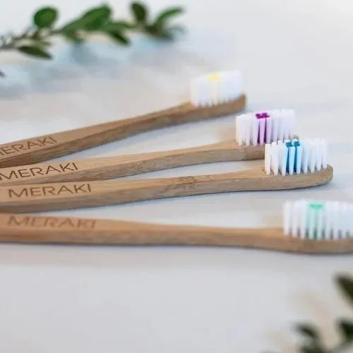 Imagen 4 de 7 de Cepillo De Dientes De Bambú Biodegradable Meraki Caja X 12 U Dureza Niños