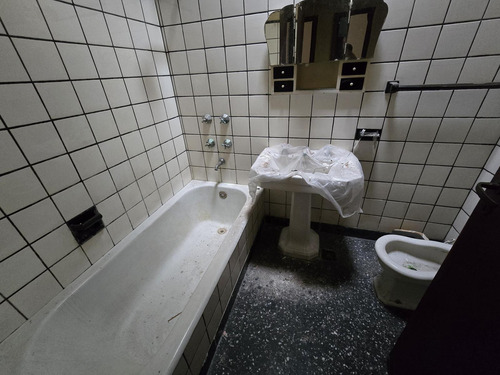 Venta Gran Lote De 10 X 37,45 Con Casa A Reciclar Y Galpón