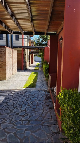 Venta De Departamento De 2 Dormitorios, En Barrio Gambier