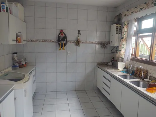 Casa Com 2 Quartos,2 Banheiros, Espaçosa