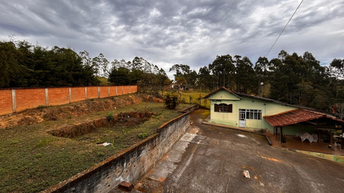 Sítio 3 Hectares Com Nascente, 2 Casas E 3 Chalés