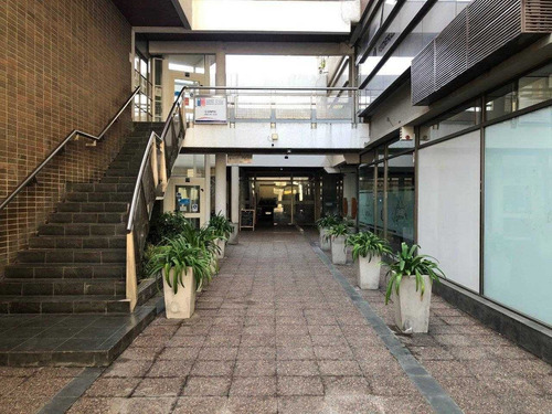 Imagen 9 de 9 de Pasos Metro Miramar, Y Calle Valparaíso Pleno Centro Viña.