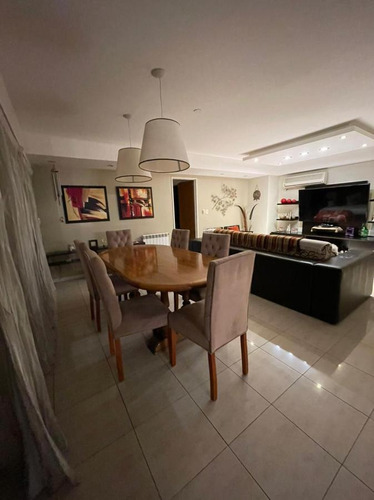 Imagen 7 de 19 de Departamento En Venta - Moron Sur- 5 Ambientes- Proximo Estacion- Impecable