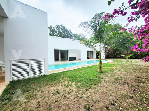Casa En Venta De 2 Recámaras, Estudio Tv, Piscina, Sm 307, Doctores, Cancún