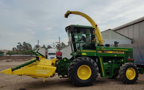 Imagen 14 de 17 de Picadora Autopropulsada John Deere 5730 04 Surcos C/ Cracker