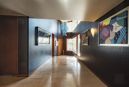 Casa En Venta De 5 Dorm. En Las Condes