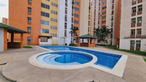 Imagen 3 de 10 de Apartamento En Alquiler Residencias Doral Country Club Sector El Rincón 166419