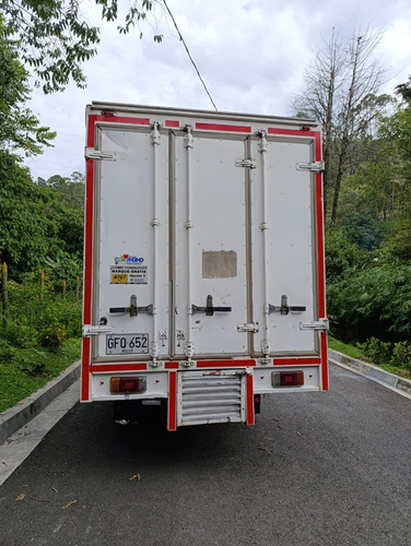 Hino Dutro 300