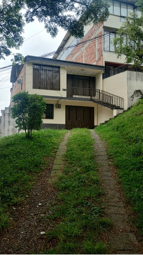 Casa De 2 Plantas Con Renta Y Terraza Para Un Tercer Piso