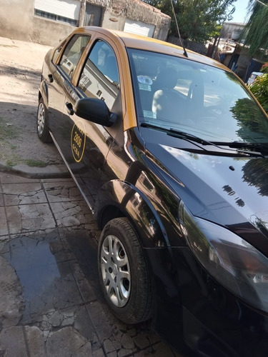 Ford Fiesta Max One Ambiente 1.6 Con Gas Taxi