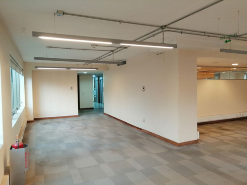Arriendo Oficina Habilitada De 255,36 M2, Metro Pedro De Val