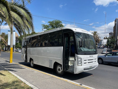 Microbús 35 Pasajeros Isuzu