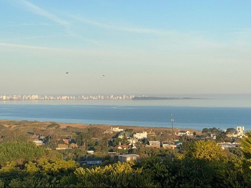 Dueño Vende Terreno Panorámico En Altura. Espectacular Vista Al Mar, Isla Y Los Amaneceres. Financia O Permuta Por Apto En Punta Del Este.