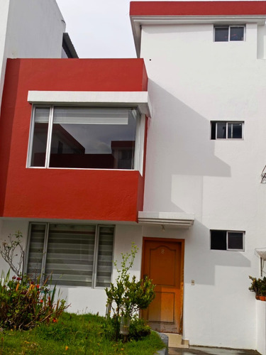 Bonita Casa De Doble Planta Dentro De Un Conjunto Residencia