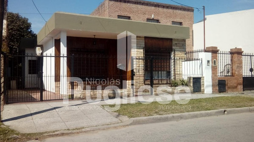 Imagen 1 de 7 de Casa - Moreno