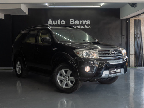 Toyota Hilux SW4 3.0 SRV 4X4 7 LUGARES 16V TURBO INTERCOOLER DIESEL 4P AUTOMÁTICO