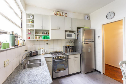 Hermoso Departamento De 4 Ambientes. Excelente Ubicacion. A Metros Del Subte B.