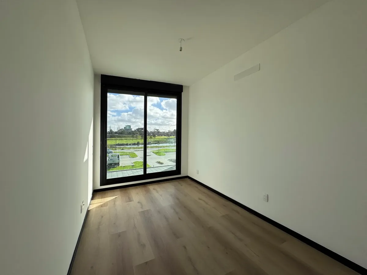 Apartamento De 1 Dormitorio En Alquiler - Unidad 102 - Torre C - Ventura Tower Carrasco · Foto 2