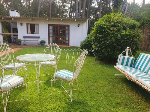 Venta De Casa De 3 Dormitorios, 3 Baños + Casa De Huéspedes En Pinares, Playa Mansa, Punta Del Este.