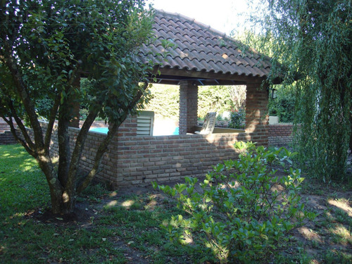 Casa En Venta 6 Ambientes,-pileta Climatizada-calle Saavedra Al 600-parque Sakura