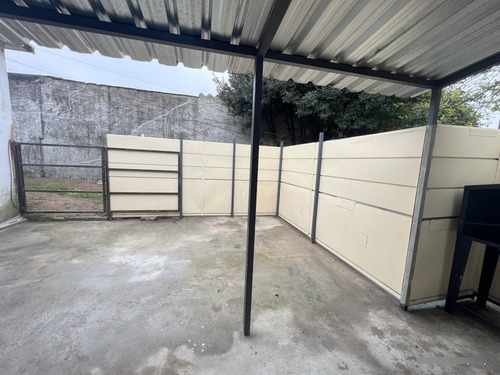 Alquiler De Hermoso Apartamento Punta De Rieles, Tipo Casita, Lugar Para 2 Autos, 1 Dormitorio, Patio, Sin Gastos Comunes, A Nuevo!! Muy Segura