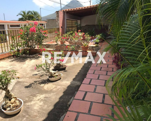 Casa Con Piscina Tipo Posada Ideal Para Inversion Turistica O Residencial, Sector El Salado, Isla De Margarita