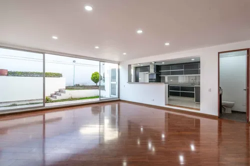 Casa En Venta En Niza Antigua. Cod V8182