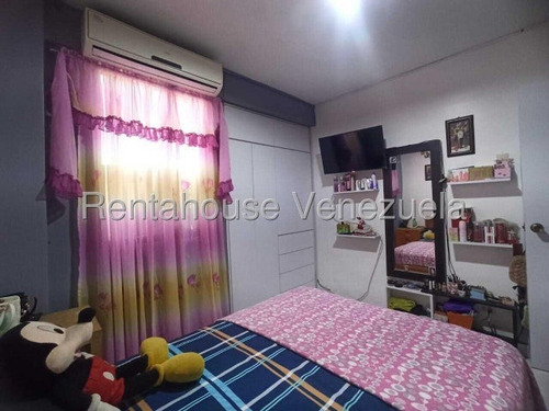 Erika Armeya Vende, Apartamento Ubicado En El Centro De Cabudare. Flex: 25-13615