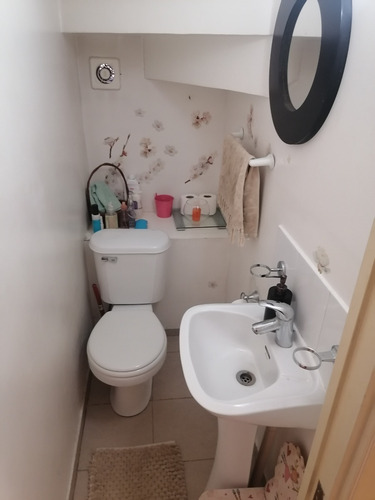 Casa Aislada De 3 Pisos, En El Rosal, Con 3 Estacionamientos