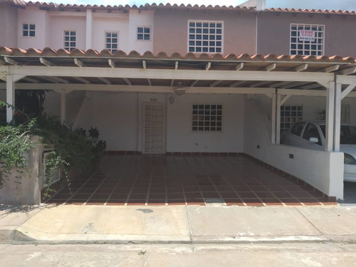 Imagen 1 de 9 de Townhouse En Margarita
