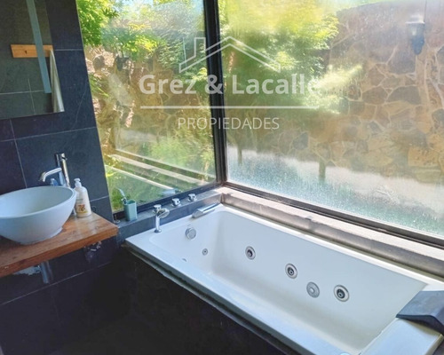 Se Vende Casa De 2 Pisos En Sector Los Niches, Curicó