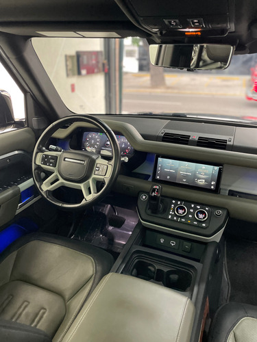 Land Rover Defender P400 2021