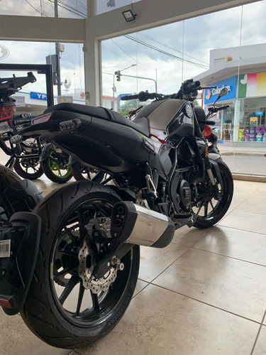 Imagen 8 de 15 de Benelli Leoncino 250