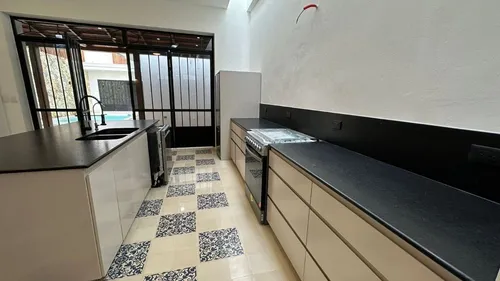 Casa(643r1 Azul) En Venta En El Centro De Mérida