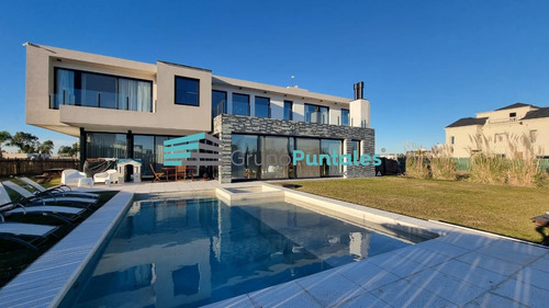 Casa En Lagos De Canning Con 4 Dormitorios Sobre Gran Lote De 940 M2