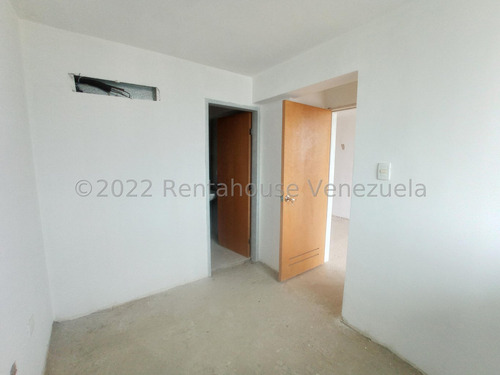 Apartamento Penthouse En Venta Obra Limpia Con Planta Electrica Jardin Piscina Cancha Tenis Planta Estef 24-5713