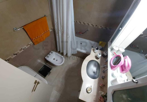 Uruguay 2729 Entre Juan B. Justo Y Gral Acha - Casa En Venta - Quilmes