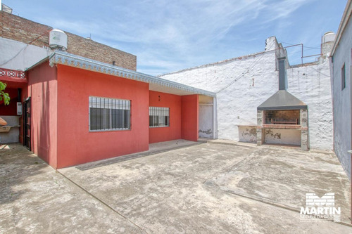 Imagen 11 de 30 de Depósito Y Casa De 3 Ambientes Con Patio Terraza Y Cochera Varios Autos