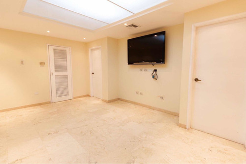 Imagen 3 de 22 de Lujoso Apartamento En Edificio Emperador Marisabel Fernández