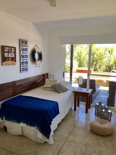 Imagen 20 de 29 de Jardin Con Piscina, Terraza Con Parrillero