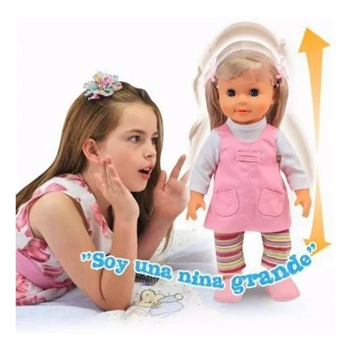 Muñeca que crece sale