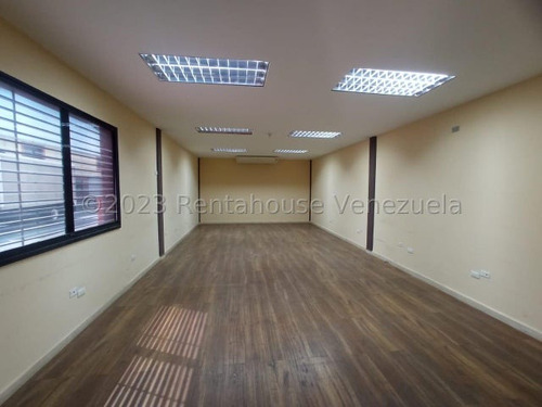 Galpon En Venta Barquisimeto Zona Industria Codigo 2 3 3 2 1 7 0 Mildred Impecable Galpon,cercano Avda. Las Industrias, El Mismo Cuenta Con 928,14mts2 De Construccion; Oficinas, Vigilancia,