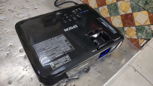Proyector Epson Powerlite S18+ 3000 Lumenes Con Control Msi Negro (Usado)