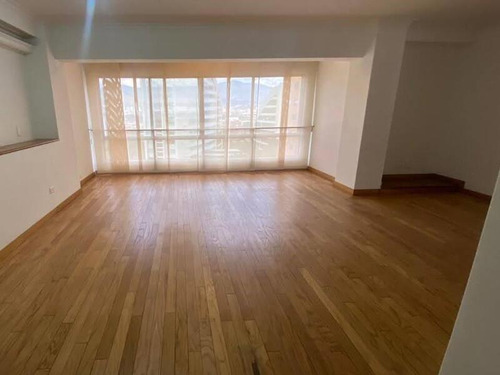 Apartamento En Arriendo Ubicado En El Poblado Sector Loma De Los Parras (29977).