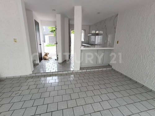 Casa En Renta En Circuito Santa Julia, Villas Colimán, Villa De Alvarez, Colima.