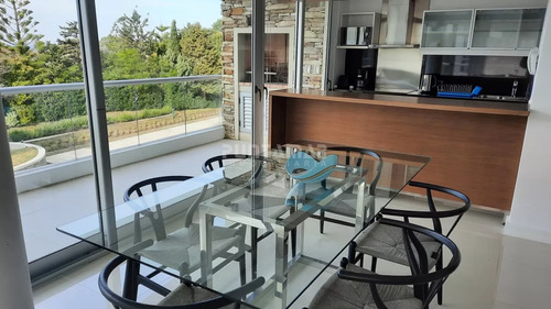 Apartamento De 3 Dormitorios En Suite, Amplio Balcon Con Parrillero 