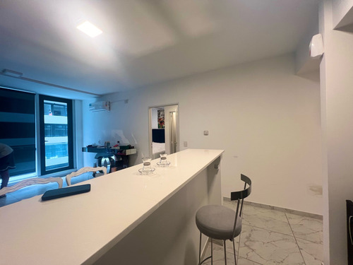 Venta De Excelente 2 Ambientes C/ Amenities Y Cochera En Puerto Madero