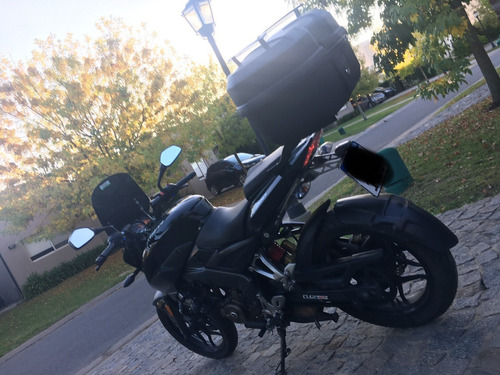 Bajaj Rouser