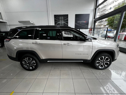 Imagen 6 de 15 de Jeep Commander Limited Negra Física 4x2 En Stock #13